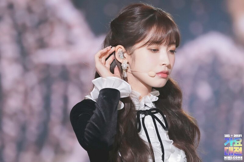 211225 OH MY GIRL at SBS Gayo Daejeon documents 5
