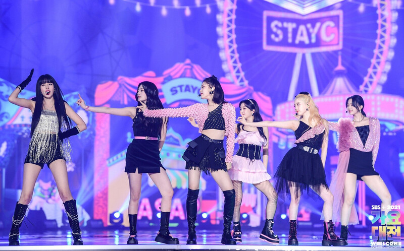 211225 STAYC at SBS Gayo Daejeon documents 23