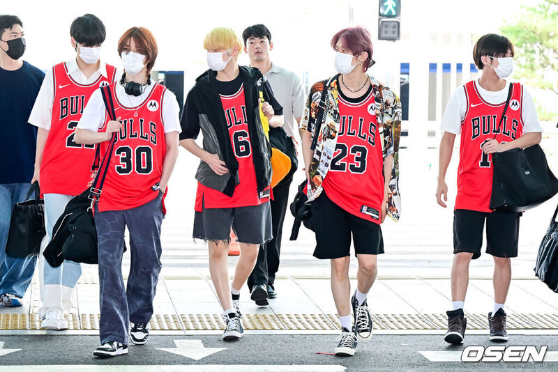 230802 TXT at Incheon International Airport heading to Chicago documents 1