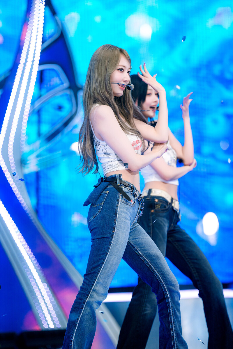 240901 LE SSERAFIM Sakura - 'Crazy' + '1-800-hot-n-fun' at Inkigayo documents 7