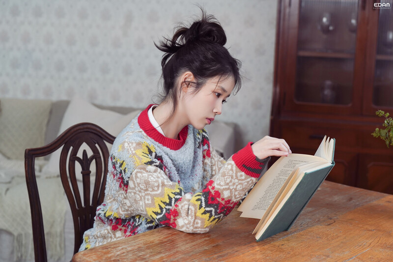 241113 EDAM Naver Post - IU - 2025 Season's Greetings Behind documents 4