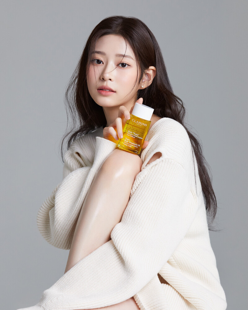 Kim Minju for Clarins 2022 Body Oil Treatment & Double Serum documents 2