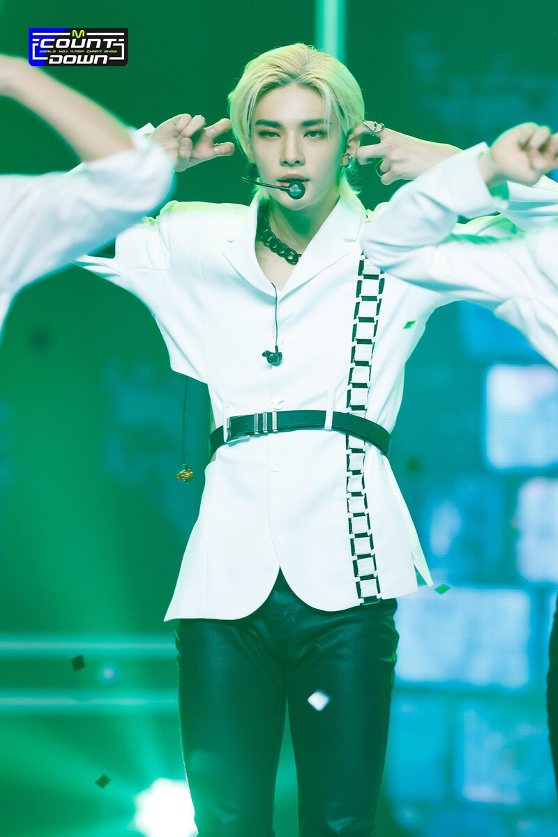 220405 HYUNJIN - 'MANIAC' on M Countdown documents 2