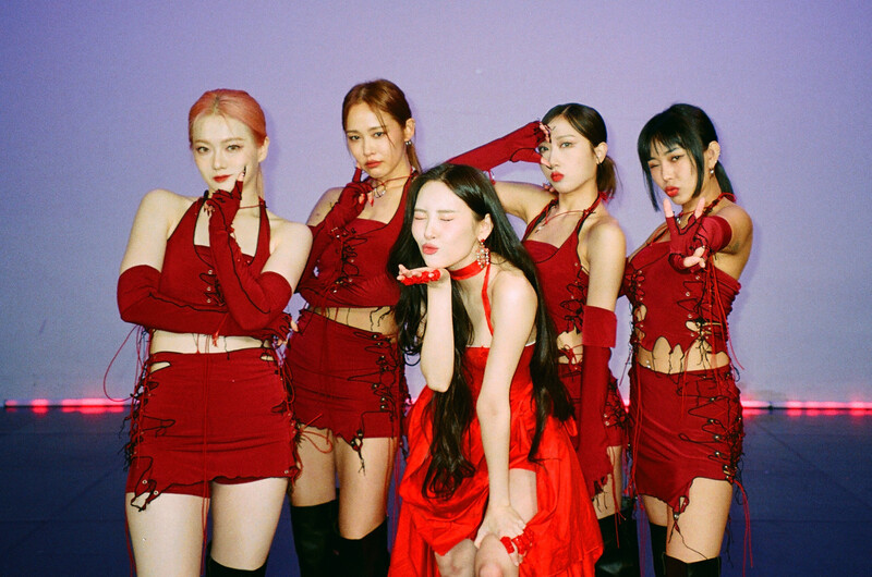 231031 M2 Twitter Update - SUNMI - October Film Camera Photos documents 4