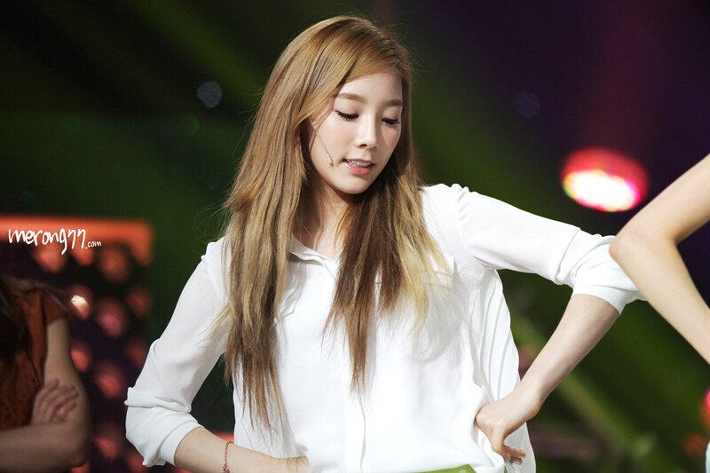 120509 Girls' Generation Taeyeon at Gag Concert documents 3