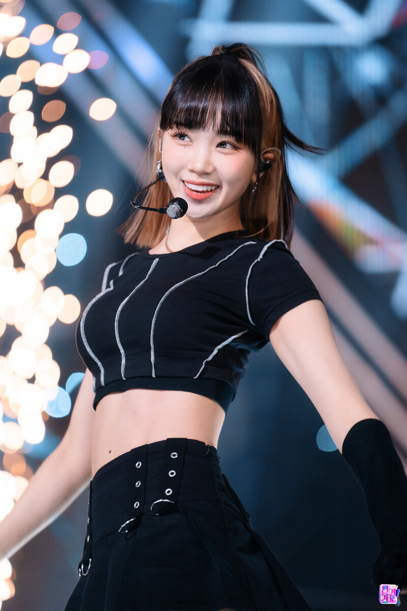 221106 LE SSERAFIM Chaewon - 'ANTIFRAGILE' at Inkigayo documents 17