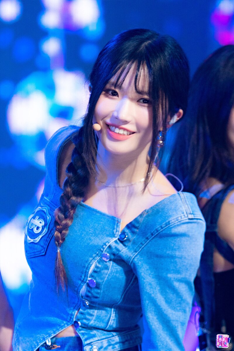 230618 fromis_9 Hayoung - '#menow' at Inkigayo documents 1