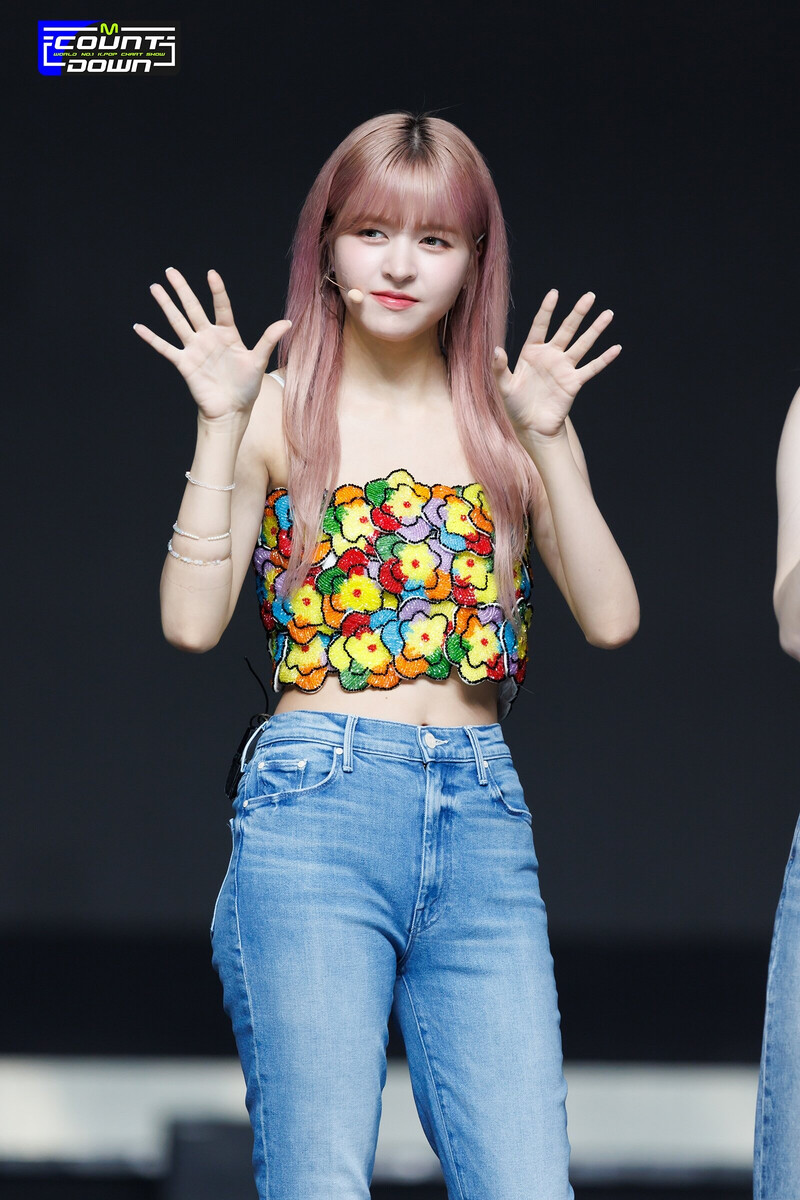 230727 NMIXX Lily - 'Party O'Clock' at M COUNTDOWN documents 2