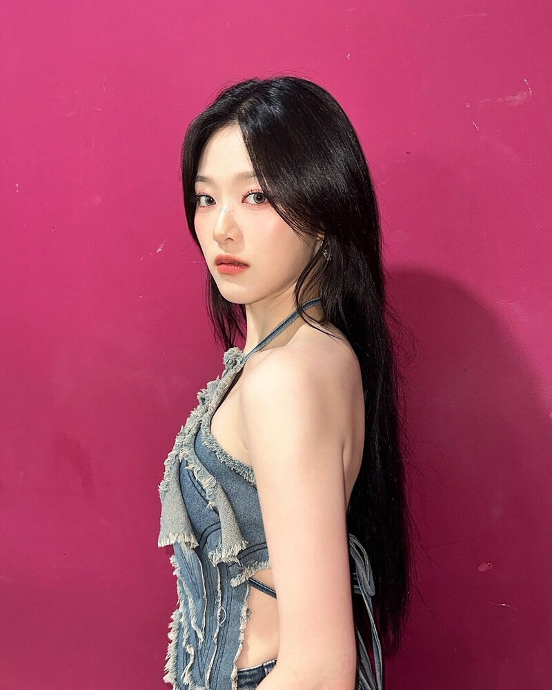 240921 - HyunJin Instagram Update documents 1