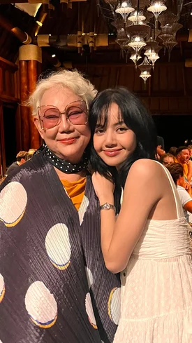 240226 Lisa and Teacher Lek at the welcoming party for The White Lotus actors in Samui.