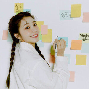 211124, 211202 Apink EUNJI 2022 Season's Greetings 'OH MY WISHLIST' behind