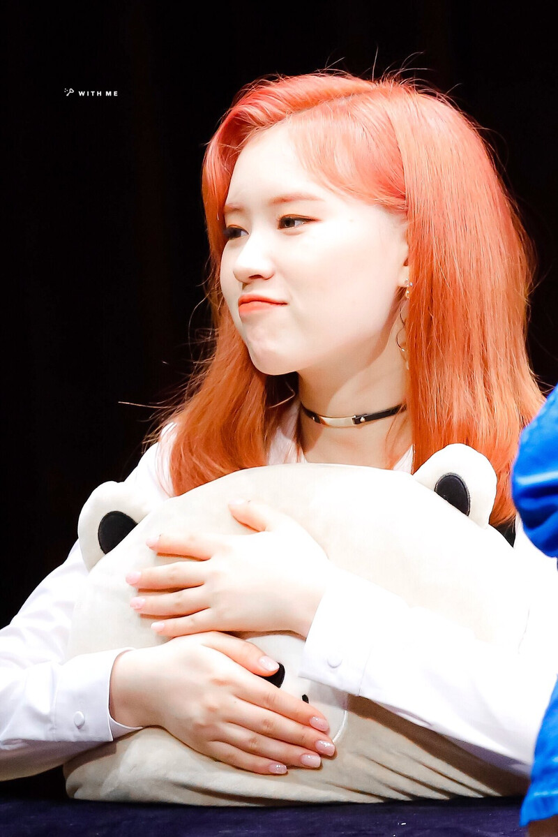 180324 Weki Meki Elly at 'Lucky' Suwon Fansign documents 1