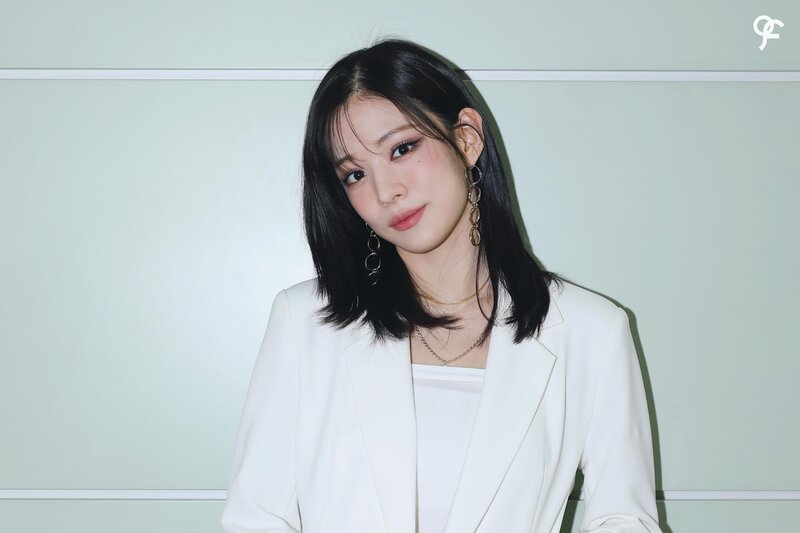220227 fromis_9 Weverse - 'Midnight Guest' Behind Sketch 3 : Escape Room documents 19