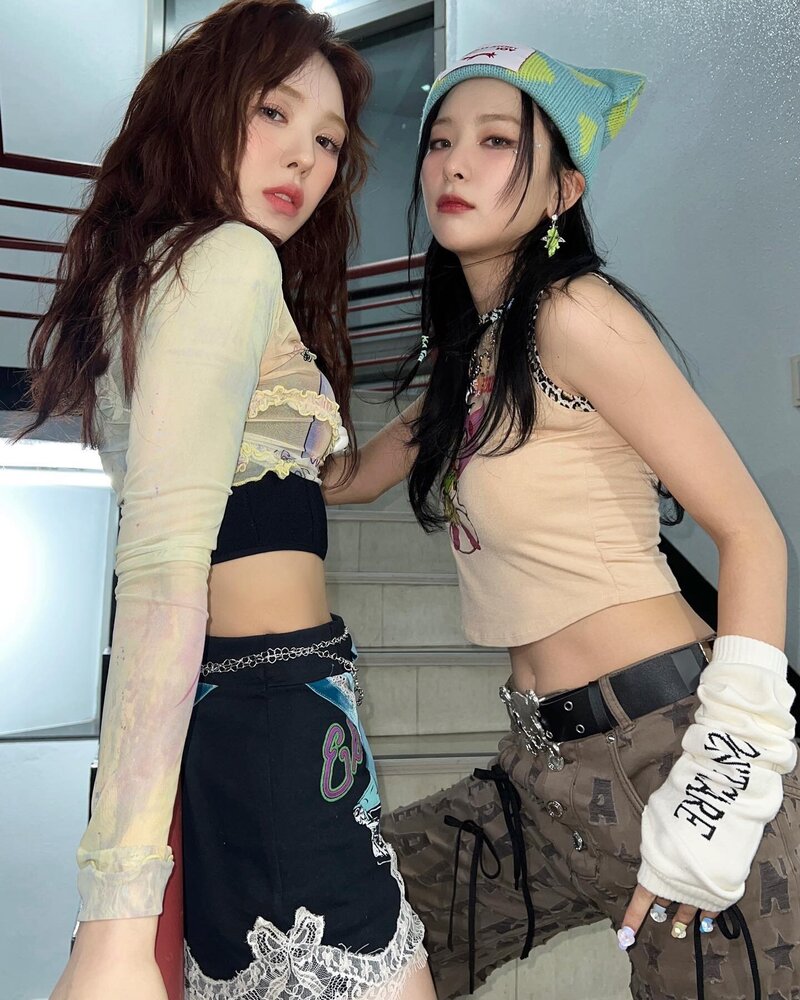 221211 Red Velvet Seulgi & Wendy Instagram Update documents 1