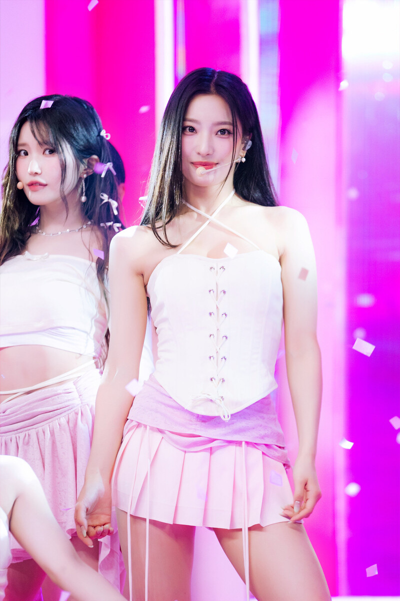 230611 fromis_9 Saerom - ‘#menow’ at Inkigayo documents 6