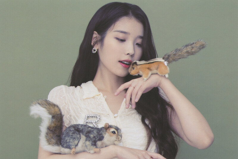 IU 2022 Season's Greetings (Scans) documents 4