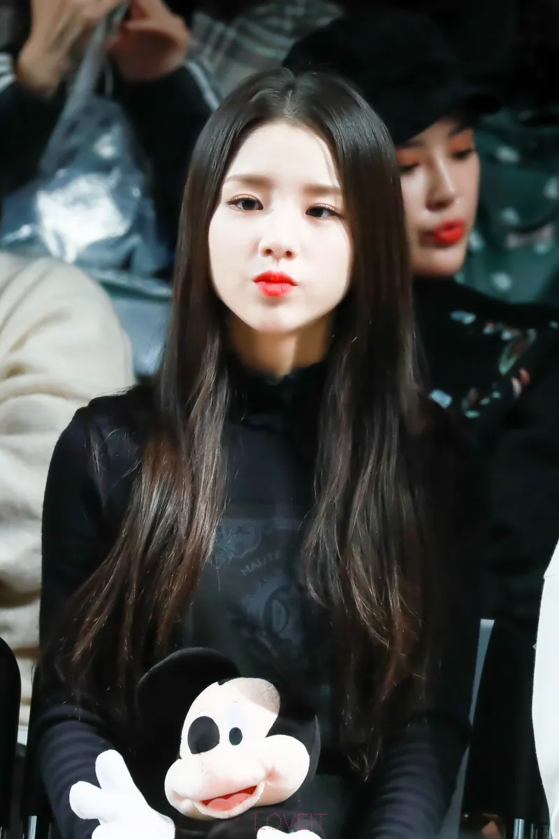 Jeon_HeeJin_com-DrF38WlUUAAI1Qt-20181103.jpg