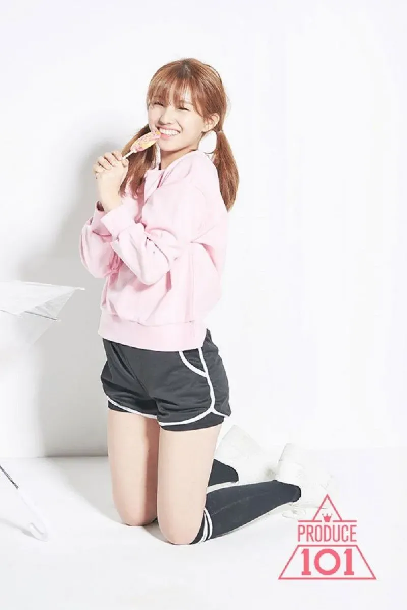 Jeon_Soyeon_Produce_101_Promotional_5.jpg