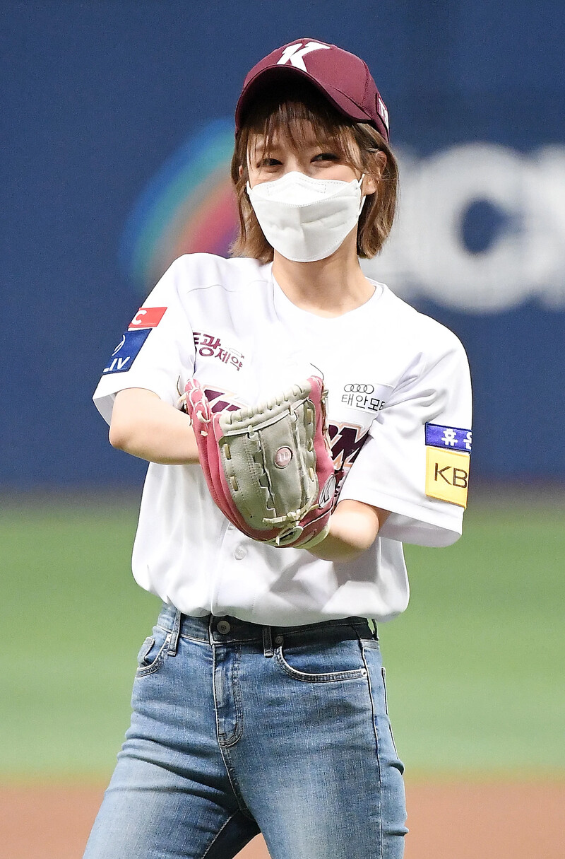 210506 ChoA - Kiwoom Heroes 1st Pitch documents 1