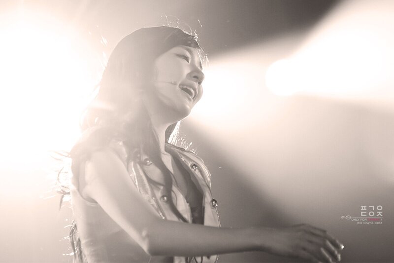 130609 Girls’ Generation Tiffany at Girls & Peace World Tour in Seoul documents 3