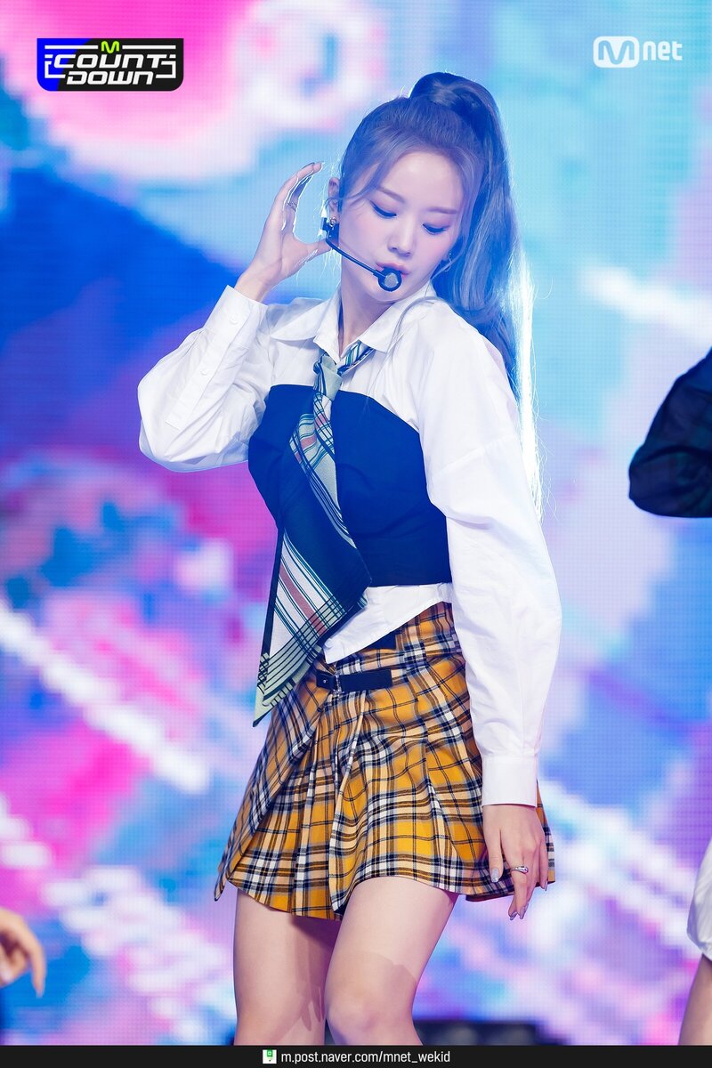 210909 fromis_9 - 'Talk & Talk' at M Countdown documents 12
