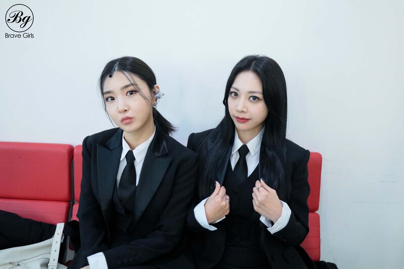 220112 Brave Girls Naver Post - MAMA2021 Behind documents 8