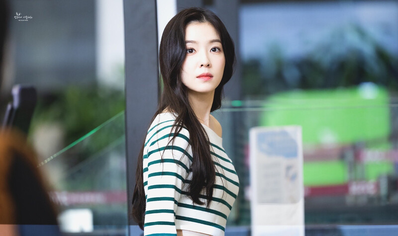 230502 Red Velvet Irene at Gimpo Airport documents 4