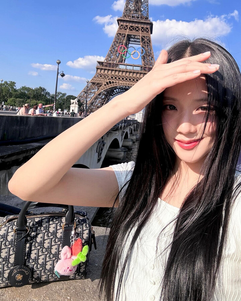 240626 - JISOO Instagram Update documents 2