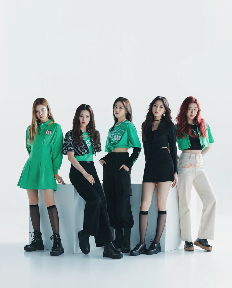 ITZY for H&M 2022 Spring / Summer Collection documents 2