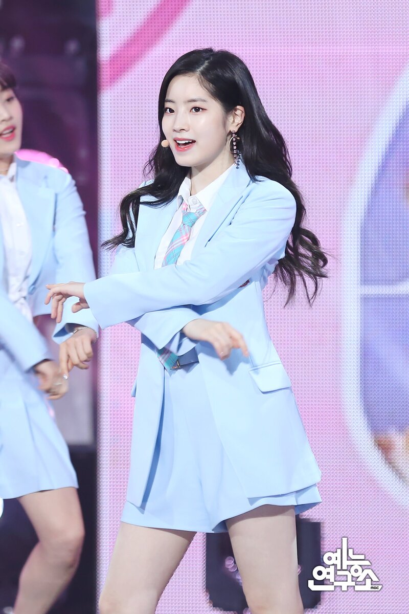 180428 TWICE Dahyun - 'What is Love?' at Music Core documents 2