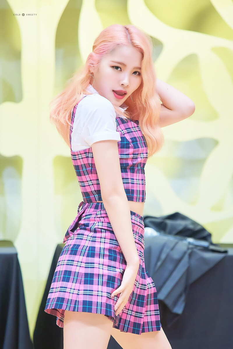 190623 Weki Meki Rina at 'LOCK END LOL' Gangnam Fansign | kpopping