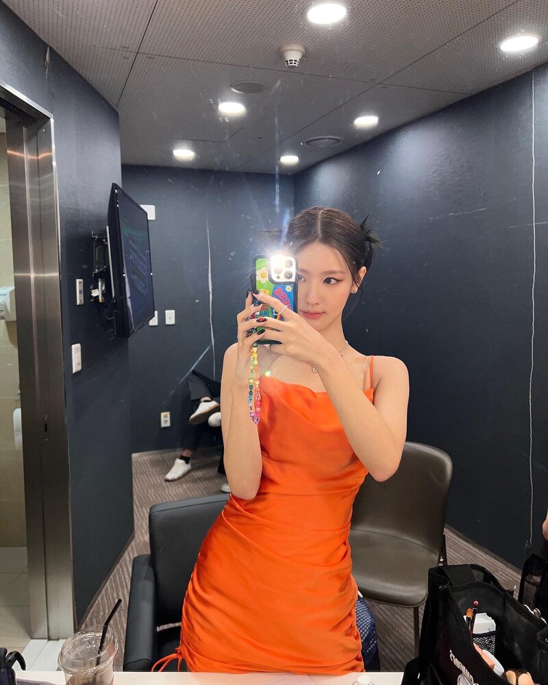220210 (G)I-DLE Miyeon SNS Update documents 3