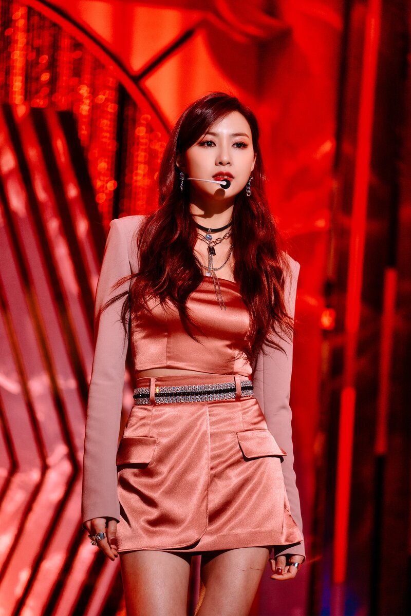 220220 Apink Hayoung - 'Dilemma' at Inkigayo documents 5