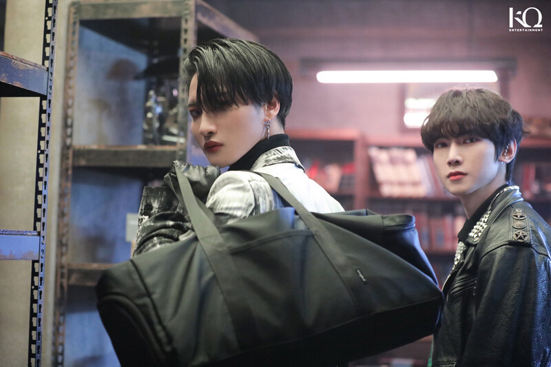 220220 - Naver - Don't Stop MV Behind The Scenes documents 14