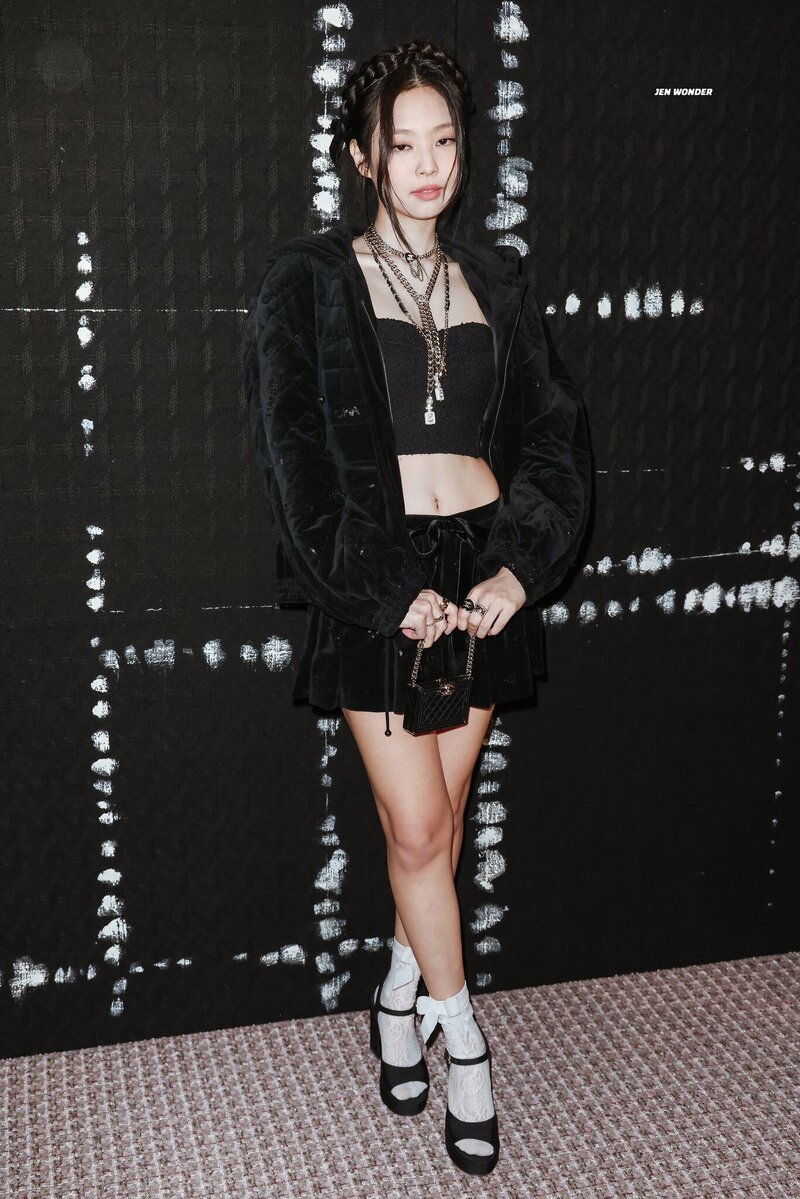 220308 BLACKPINK Jennie - Paris Fashion Chanel F/W 22-23 | kpopping