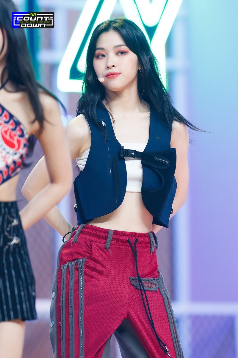 220721 ITZY Ryujin - 'SNEAKERS' at M Countdown documents 7