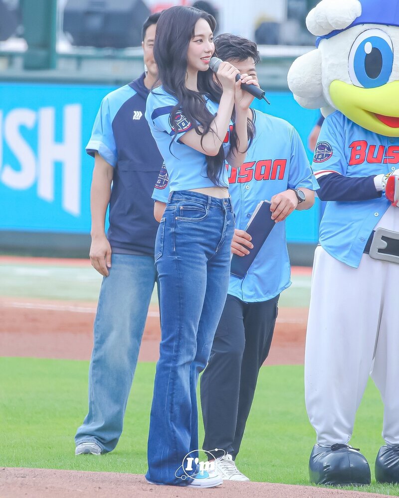 240609 - KARINA First Pitch for Lotte Giants at Sajik Stadium in Busan documents 8