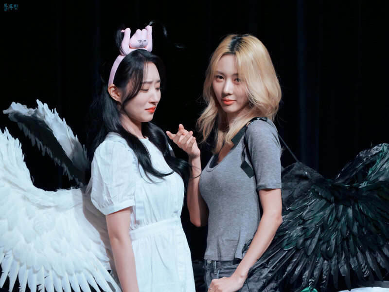 241012 Dreamcatcher SuA & Yoohyeon - SoundWave Fansign documents 3