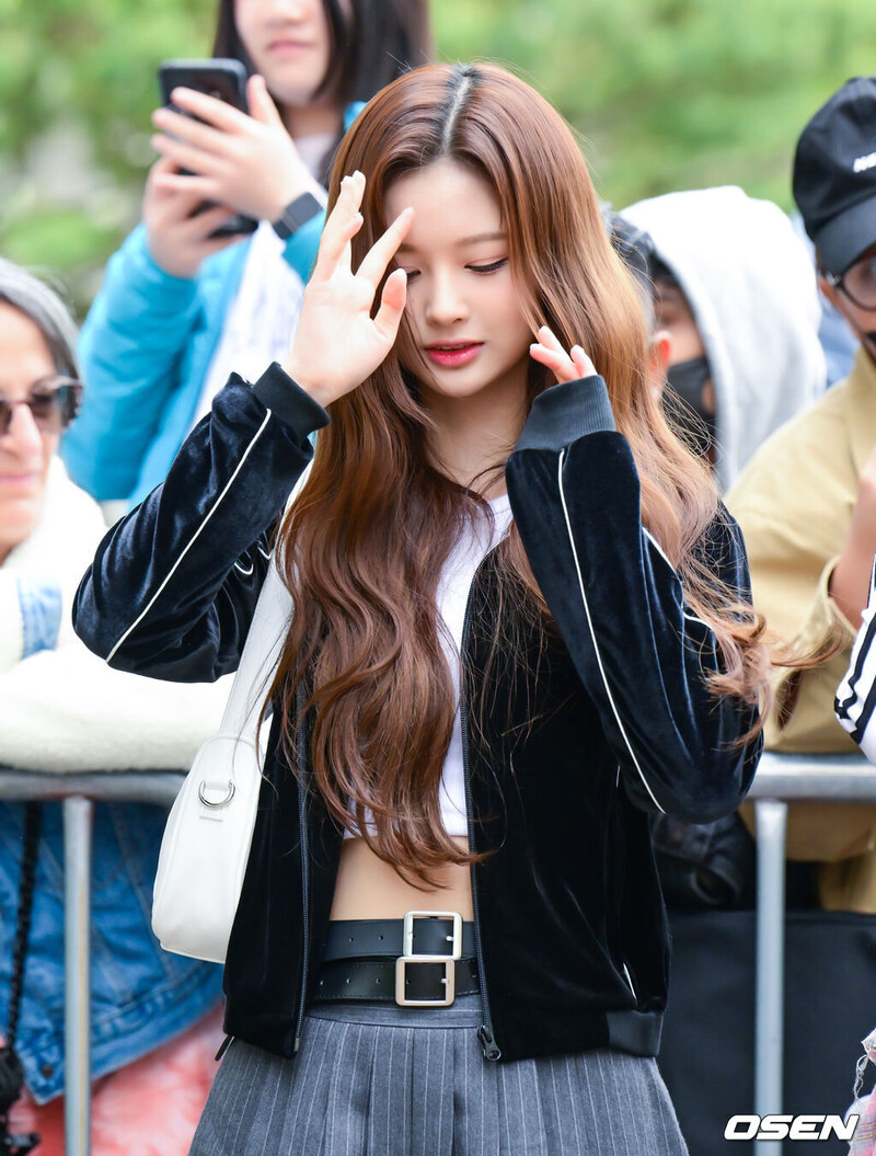 230414 NMIXX Sullyoon - Music Bank Commute | kpopping