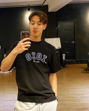 210405 Monsta X Shownu Instagram Update