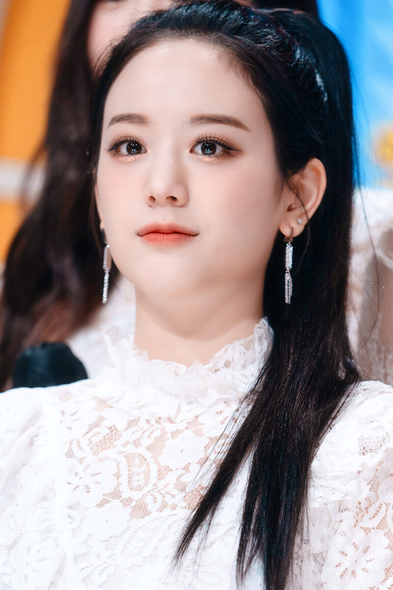 220123 fromis_9 Gyuri - 'DM' at Inkigayo documents 2