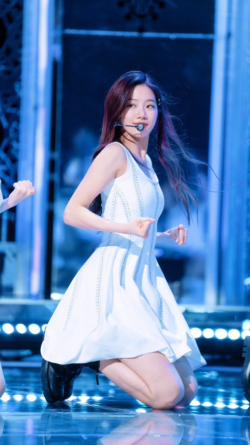 220508 LE SSERAFIM Kazuha - 'FEARLESS' at Inkigayo documents 13