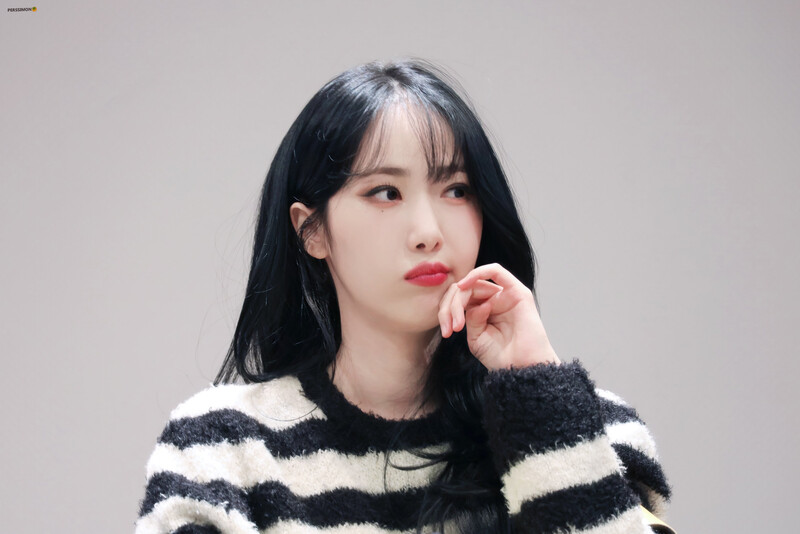 230203 VIVIZ SinB - SoundWave Fansign documents 3