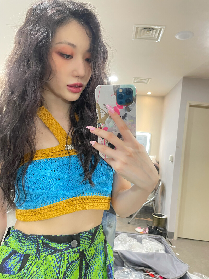 230604 SECRET NUMBER Weverse Update - Dita & Jinny documents 5