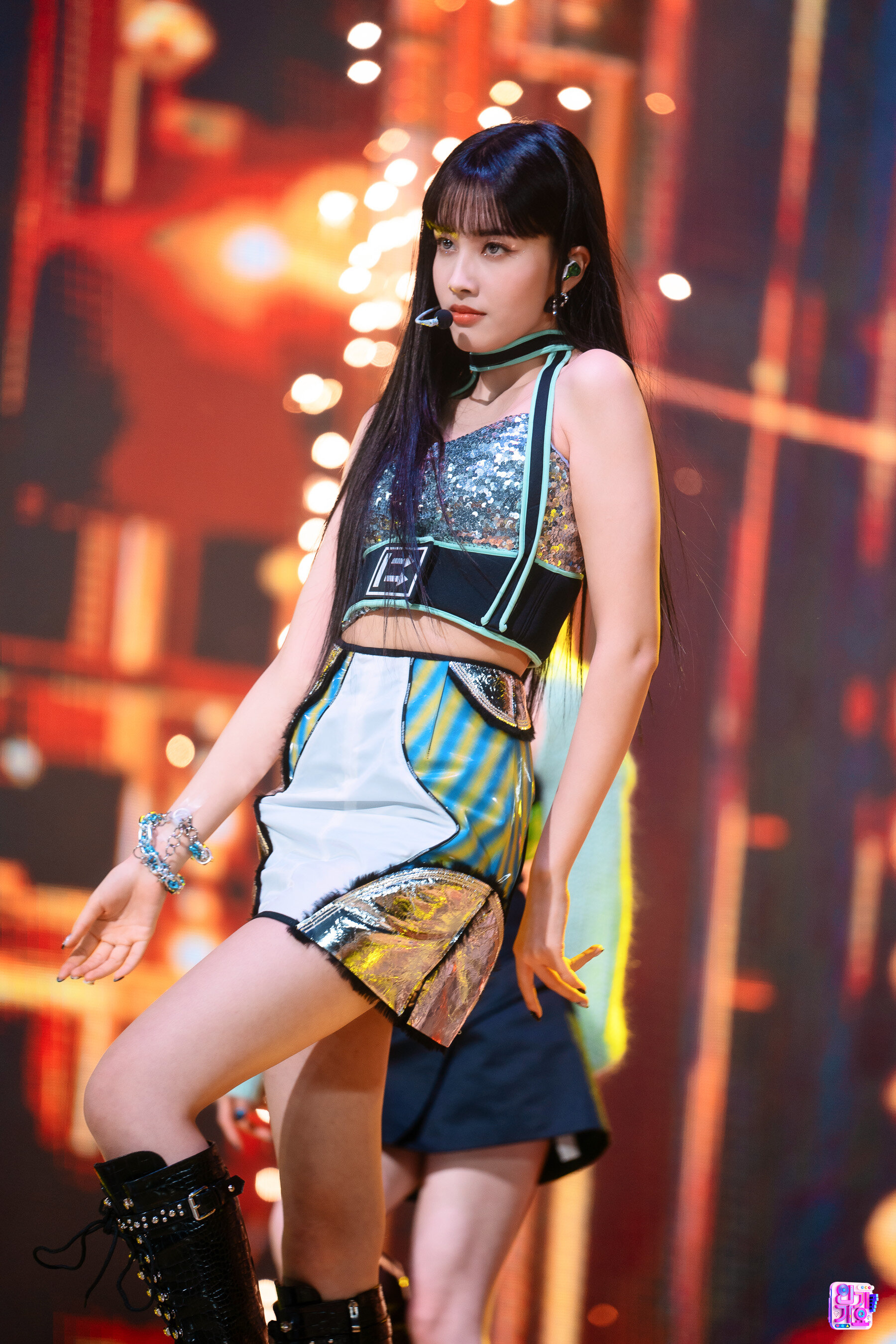 220306 STAYC Yoon - 'RUN2U' at Inkigayo | kpopping