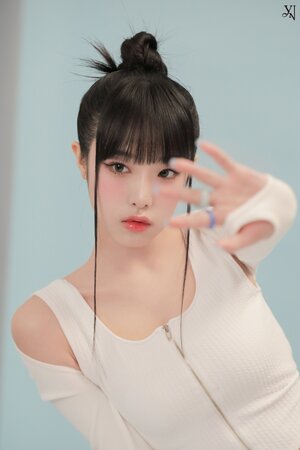 230308 Yuehua Naver Post - YENA - lilybyred Behind The Scenes #3