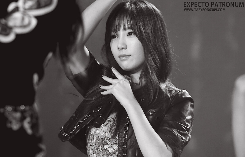 131005 Girls' Generation Taeyeon at WAPOP Concert documents 1