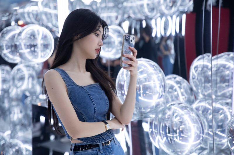 220409 8D Naver Post - Kang Hyewon & Kim Minju - Dior Addict Pop-up Store documents 11