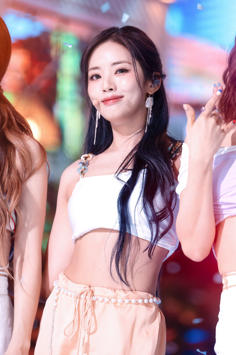220703 fromis_9 Jiwon - 'Stay This Way' at Inkigayo documents 19