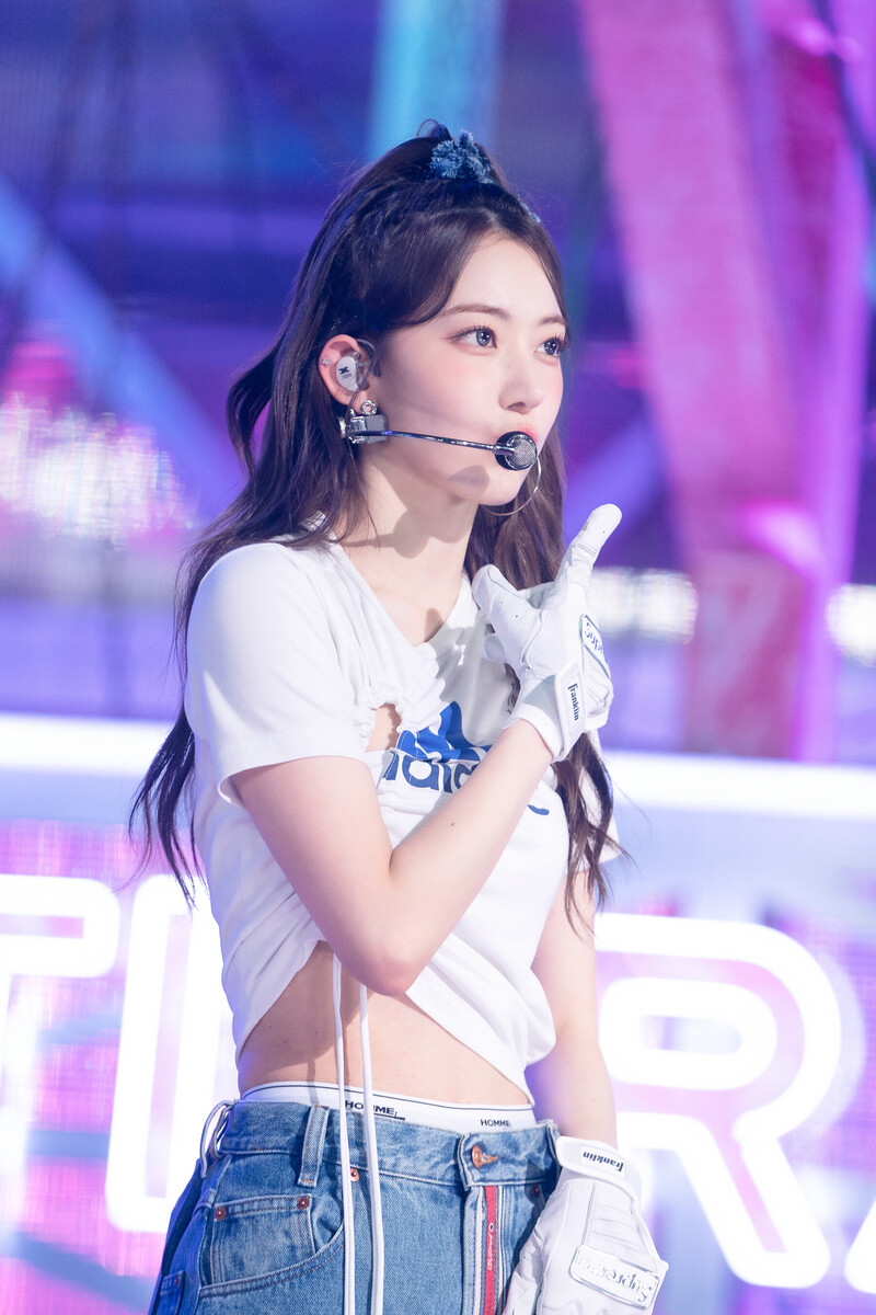 221023 LE SSERAFIM Sakura - 'ANTIFRAGILE' at Inkigayo documents 9